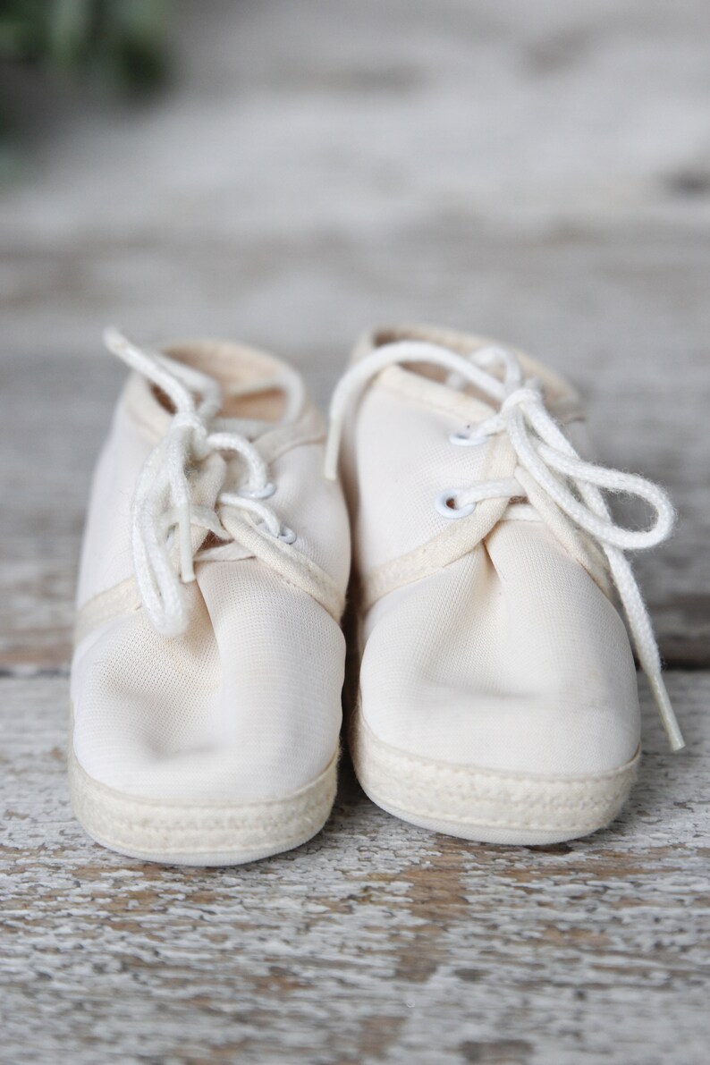 1950s Vintage Off White Baby Deer Infant Lace Up Baby
