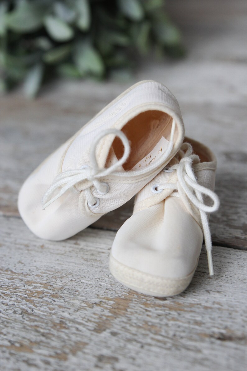 1950s Vintage Off White Baby Deer Infant Lace Up Baby
