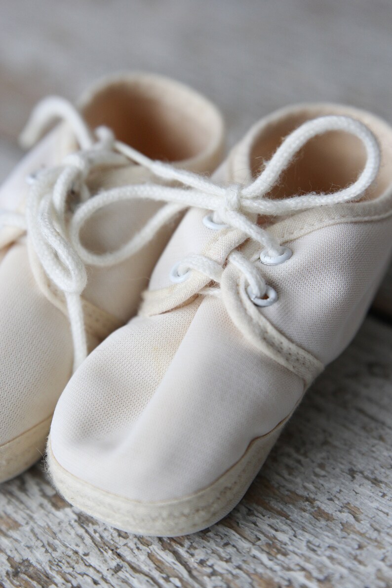1950s Vintage Off White Baby Deer Infant Lace Up Baby