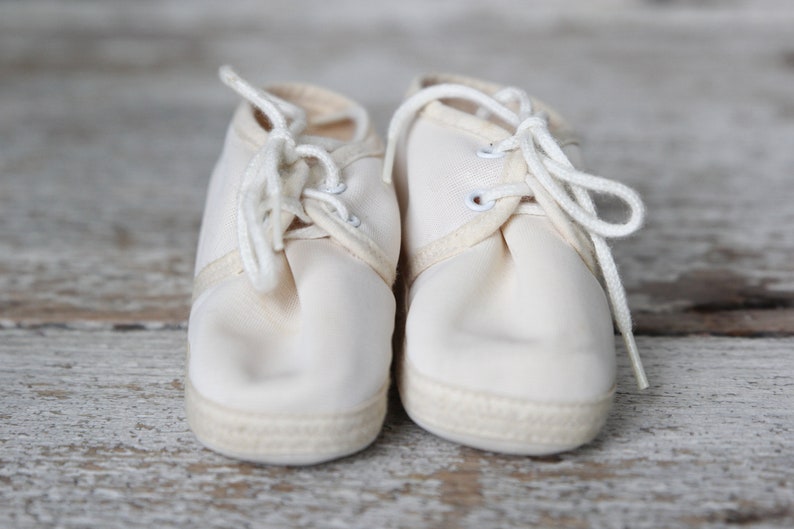 1950s Vintage Off White Baby Deer Infant Lace Up Baby