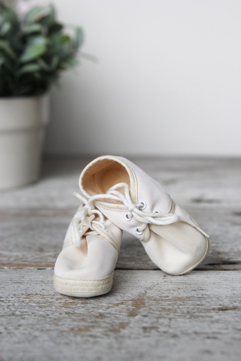 1950s Vintage Off White Baby Deer Infant Lace Up Baby