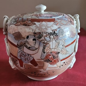 Fabulous antique Meiji period Satsuma lidded jar