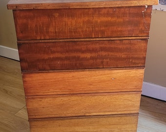 Gorgeous mahogany 5 drawer chest of drawers