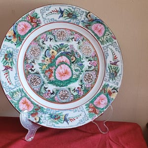 Gorgeous early 20th century Chinese Famille Rose plate