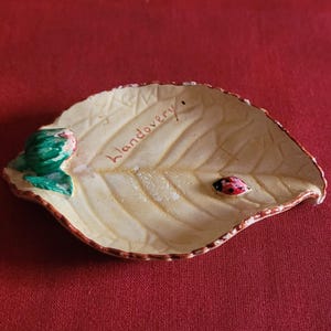 Gorgeous vintage Manor Ware souvenir leaf dish