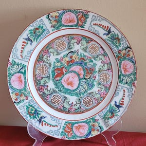 Gorgeous early 20th century Chinese Famille Rose plate