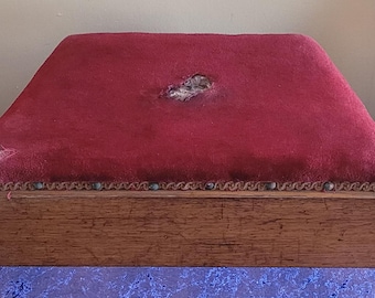 Precioso reclinatorio antiguo de finales del siglo XIX y principios del XX.