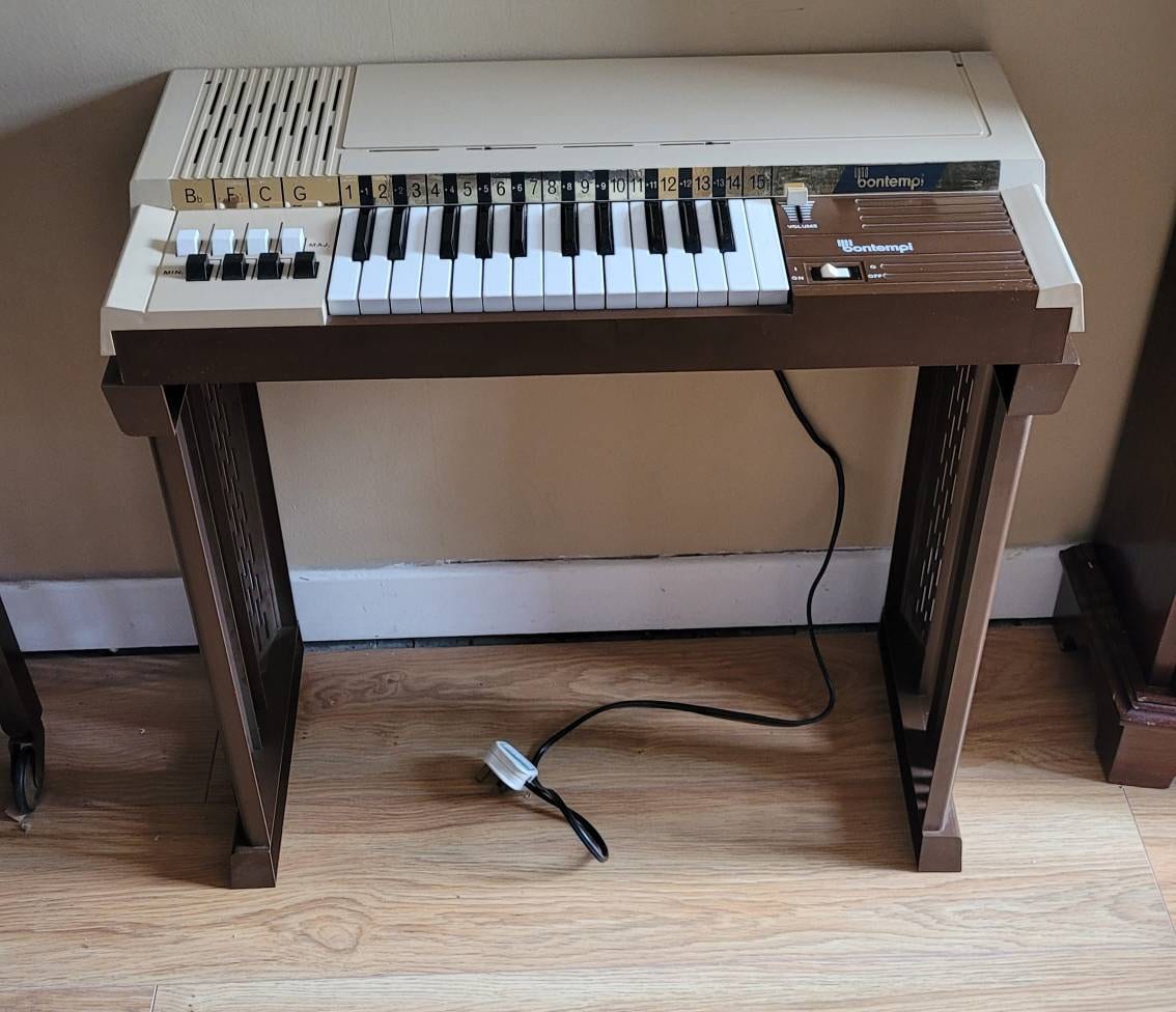 Vintage 1980 s Bontempi B5 chord organ