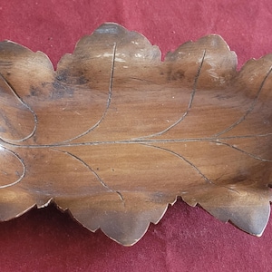 Beautiful vintage Black Forest carved leaf shaped dish