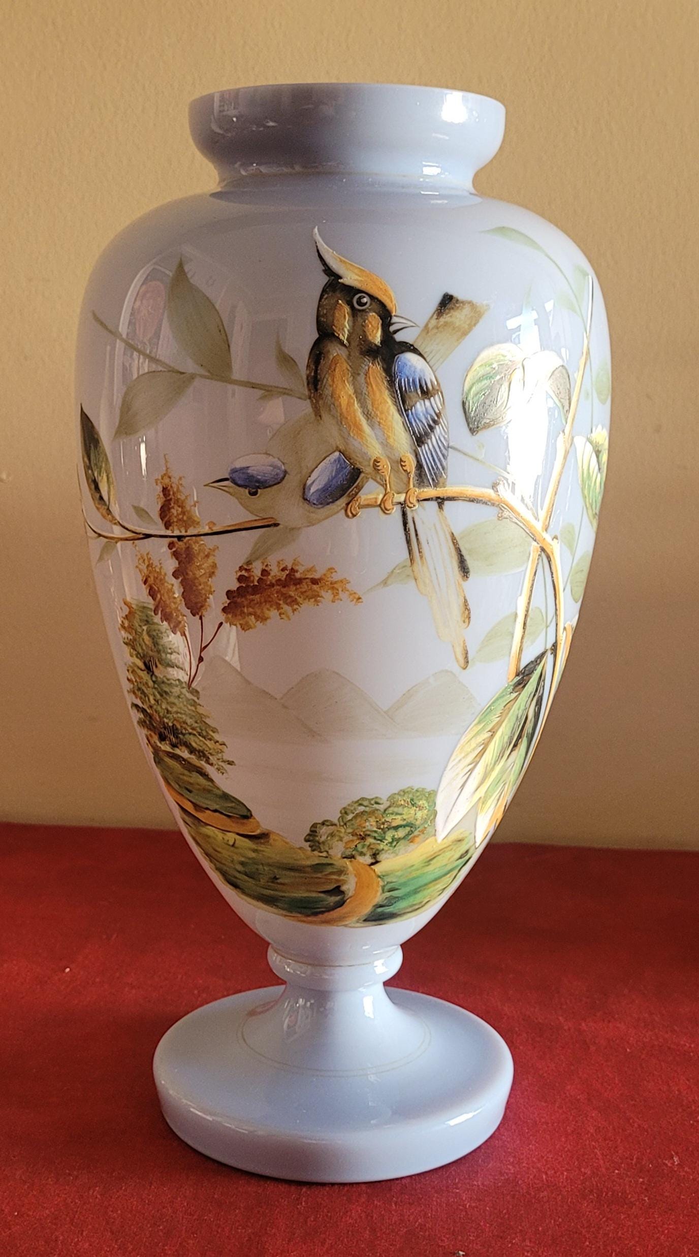 Excelente vaso antigo de vidro opalino estilo Harrach