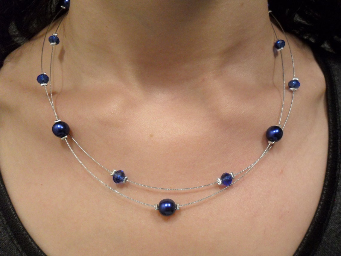 Collier perles aigues marines et 3 médailles