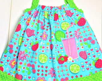 Sundress with tropical fruits and appliqued glass of limeade / cool and comfortable/