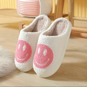 pink preppy smiley face slippers – Cowgirl Clutch