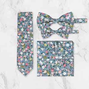 Handgemaakte blauwe katoenen stropdas met bloemenprint, vlinderdas, pochet opties – 100% katoenen stropdas, heren bruiloftsstropdas, luxe bruidegom