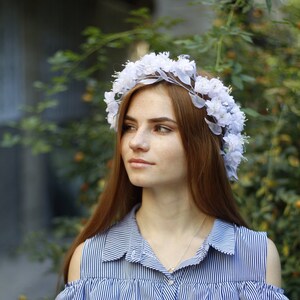 Bridal hair vine with sakura blossom for backyard wedding image 4