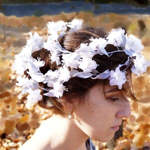 Bridal hair vine with sakura blossom for backyard wedding image 7