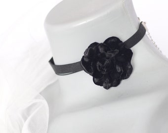 Flower choker. Rose choker, Black velvet choker