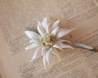 Edelweiss, boutonniere, rustic wedding, dirndl