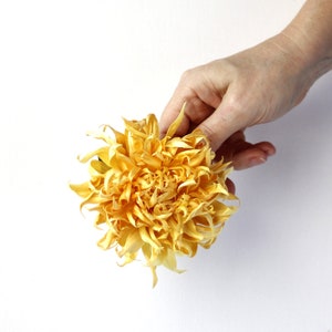 Сhrysanthemum brooch Silk flower brooch Mimi gifts image 1