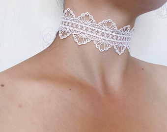 vintage retro vampire necklace in white lace bride/ceremony