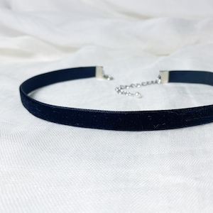 Gothic Necklace - Necklace - Choker - 1 cm choker in black velvet retro vintage
