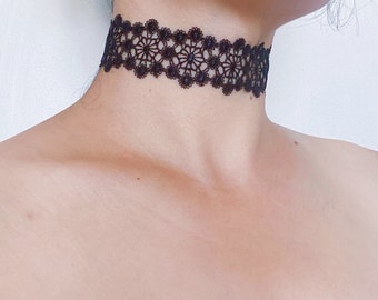 Gothic vintage black lace neck ras