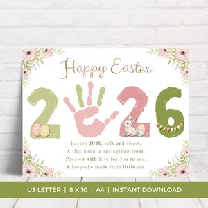 Op de afbeelding: Een paas-thema print in pastelkleuren, met de woorden "Happy Easter" in gouden script. Het ontwerp bevat een handafdruk, een konijn en de cijfers "2026" met bloemaccenten. De tekst luidt "Easter 2026, zacht en lief..."