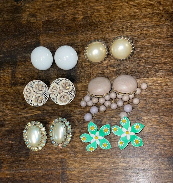 Lot of vintage earrings - image 1