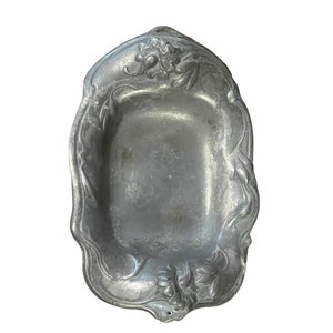 Art Nouveau Hair Pin Tray