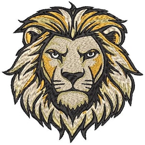 Peut inclure: Un gros plan sur le visage d'un lion avec une crinière jaune et brune. Les yeux du lion sont noirs et le nez est brun. La bouche du lion est fermée et les dents ne sont pas visibles.