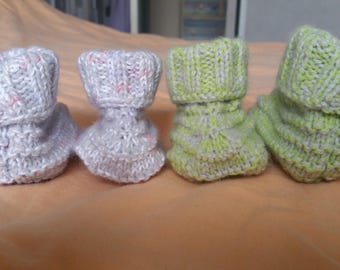 Set of 2 pairs of booties hand knitted 0/3 months
