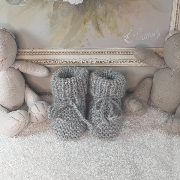 Chaussons bébé,Chaussons gris,tricot fait main,Cadeaux naissance ,Chaussons garçon