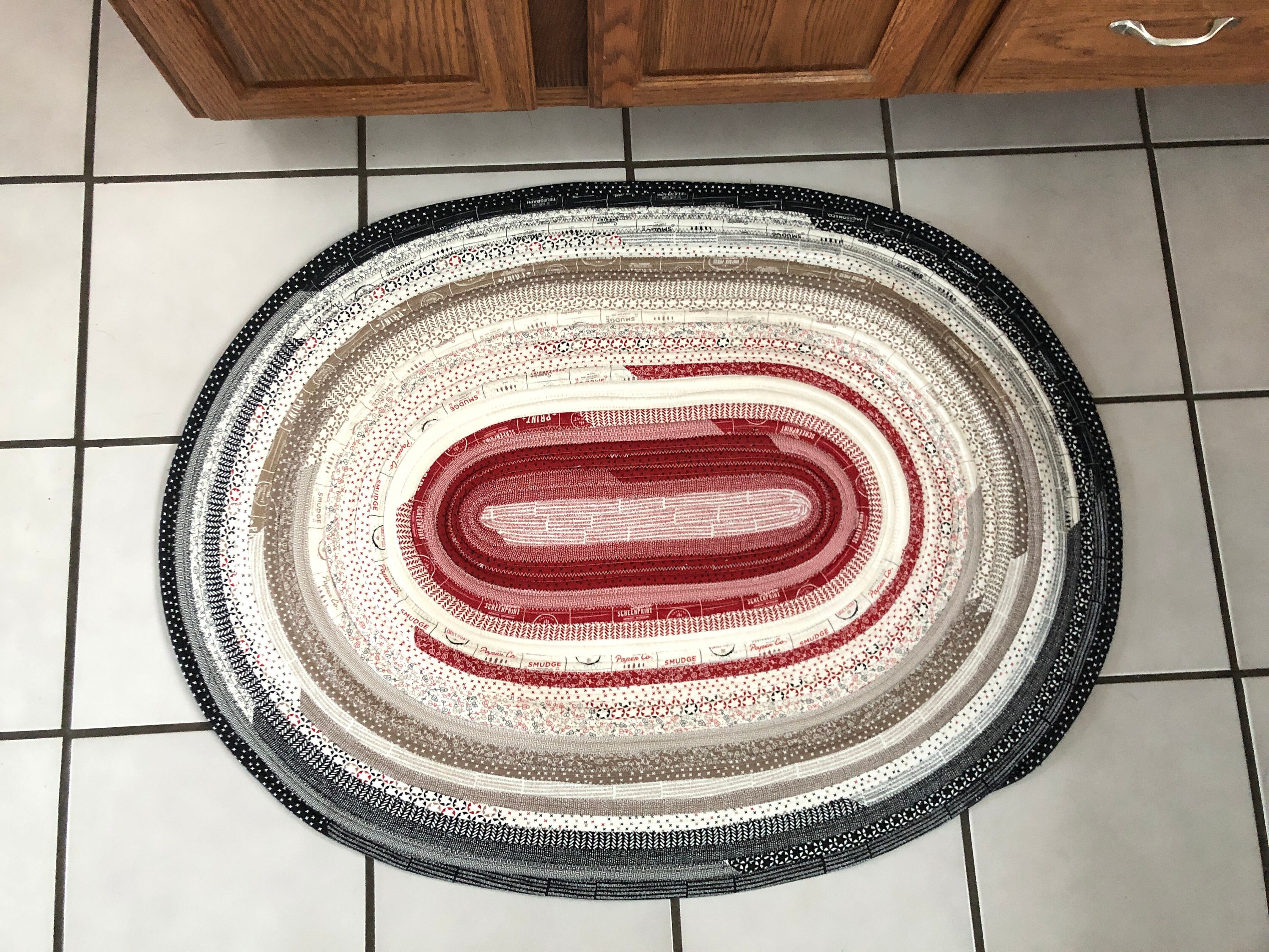 Oval Jelly Roll Rug in Shades of Red Taupe and Black Etsy Nederland