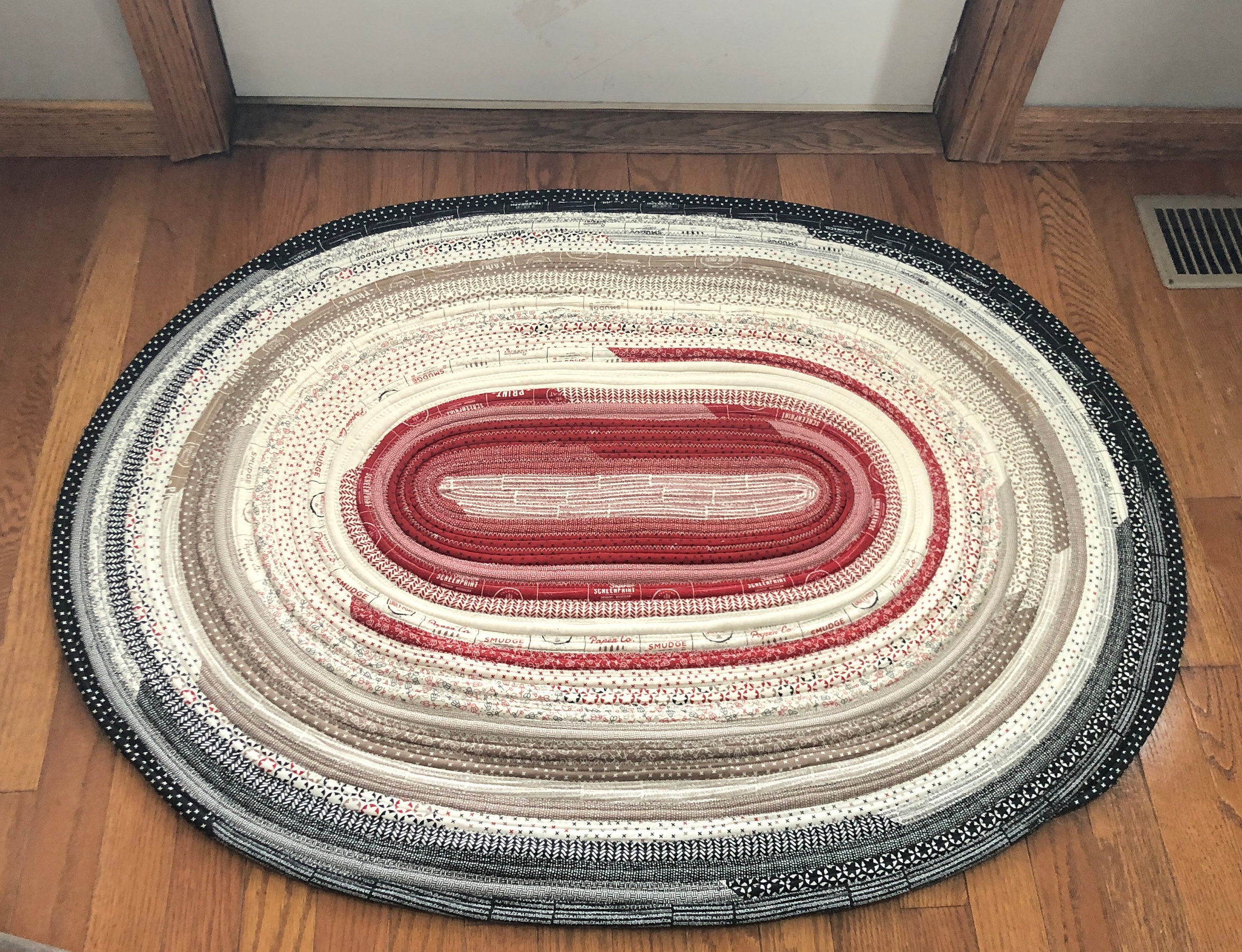Oval Jelly Roll Rug in Shades of Red Taupe and Black Etsy Nederland
