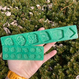 FÖRBESTÄLL tärningsformar i silikon - för epoxihartskonstsmycken loopcoop loopcoopshop jordan grön dnd spelbrädspel ttrpg liten gamer nörd