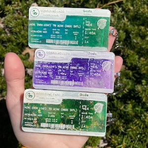 Porte-clés carte d'embarquement - loopcoopshop résine verte animal crossing cadeau jeu dodo new leaf horizons fait main violet bleu mignon lumineux acnh