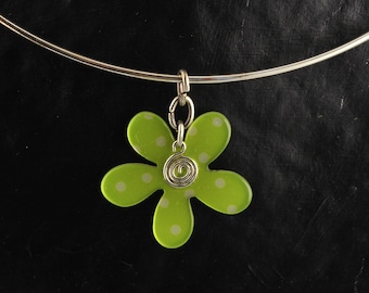 3 Modèles COLLIER/ras de cou métal argenté, fleur à pois en résine.