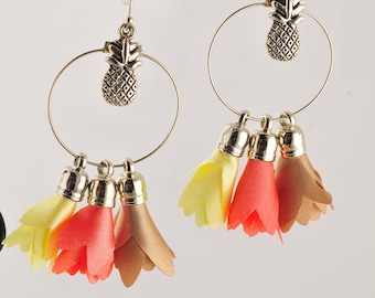 BOUCLES of pineapple and poms "flower"