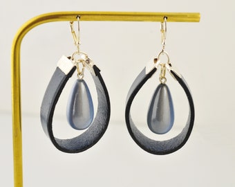 BOUCLES leather earrings and glacier blue magic beads