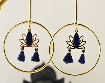 BOUCLES d'oreilles anneau, lotus et pompon bleus