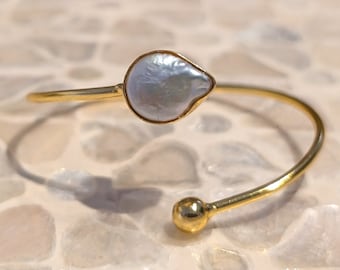 Freshwater Pearl Enso Cuff Adjustable Bracelet ESHQROCK DARYA - 22k Gold Plated Brass