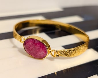Ruby Clasp Ornate Bangle ESHQROCK CRIMSON PREMIUM - 22k Gold Plated 925 Silver Bracelet