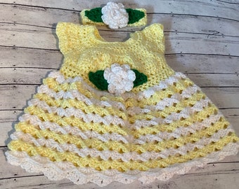 Schöne Hand-gehäkelte Baby Kleid-Perfekt für Baby-Duschen oder jede Gelegenheit