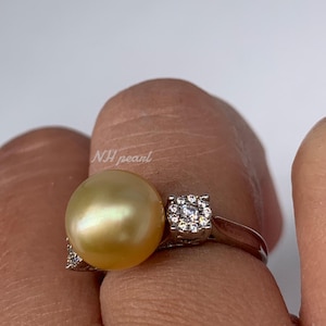 White south sea pearl with modern S925 sterling silver ring setting. Round pearl