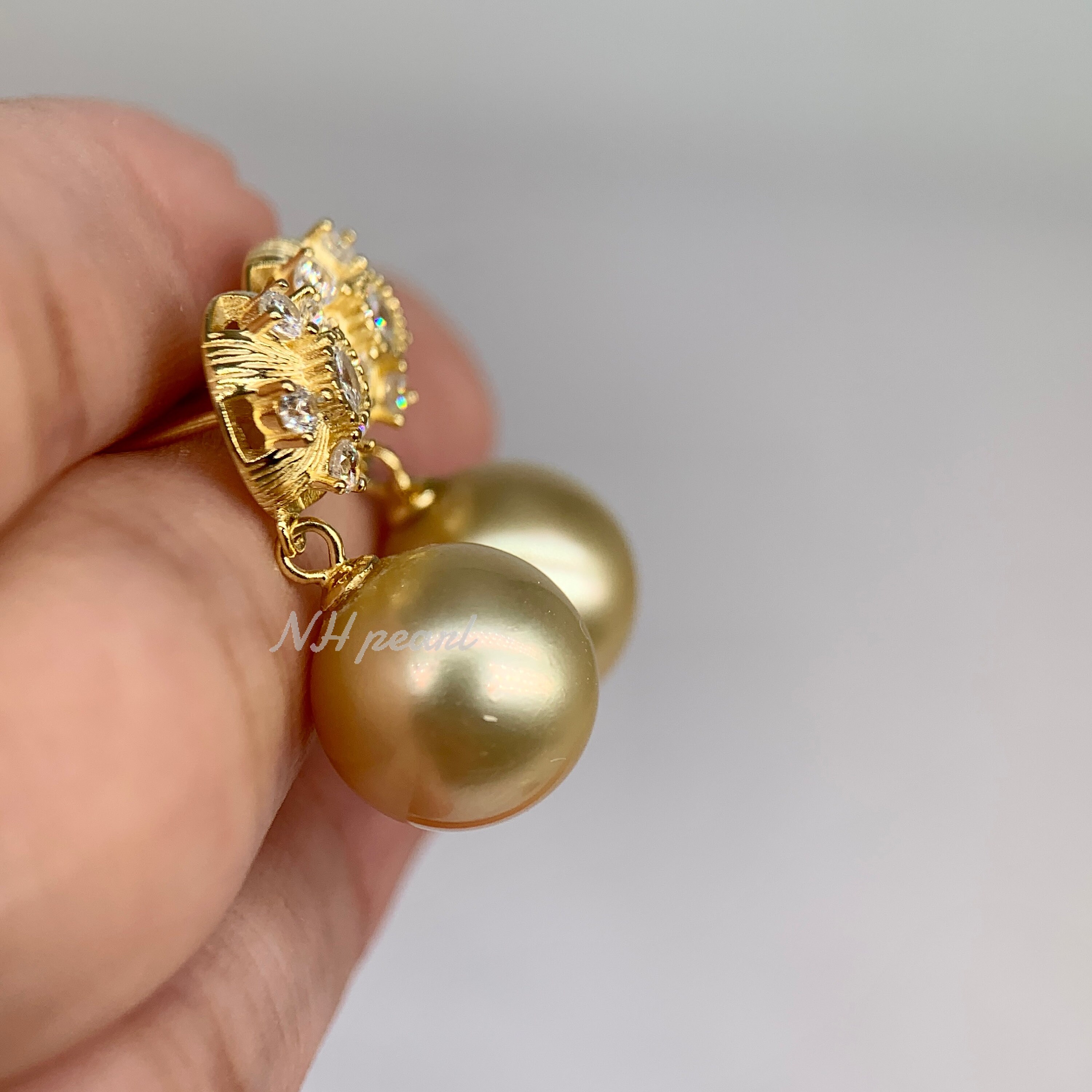 Gold South Sea Pearl Earring pic