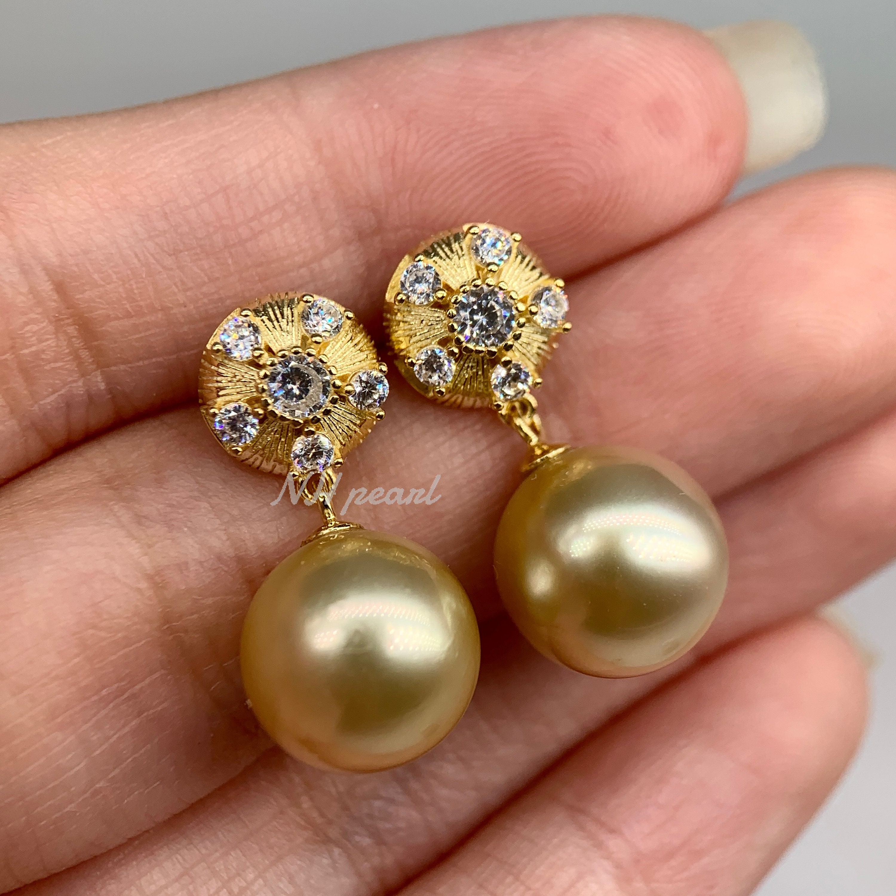 Gold South Sea Pearl Earring picture