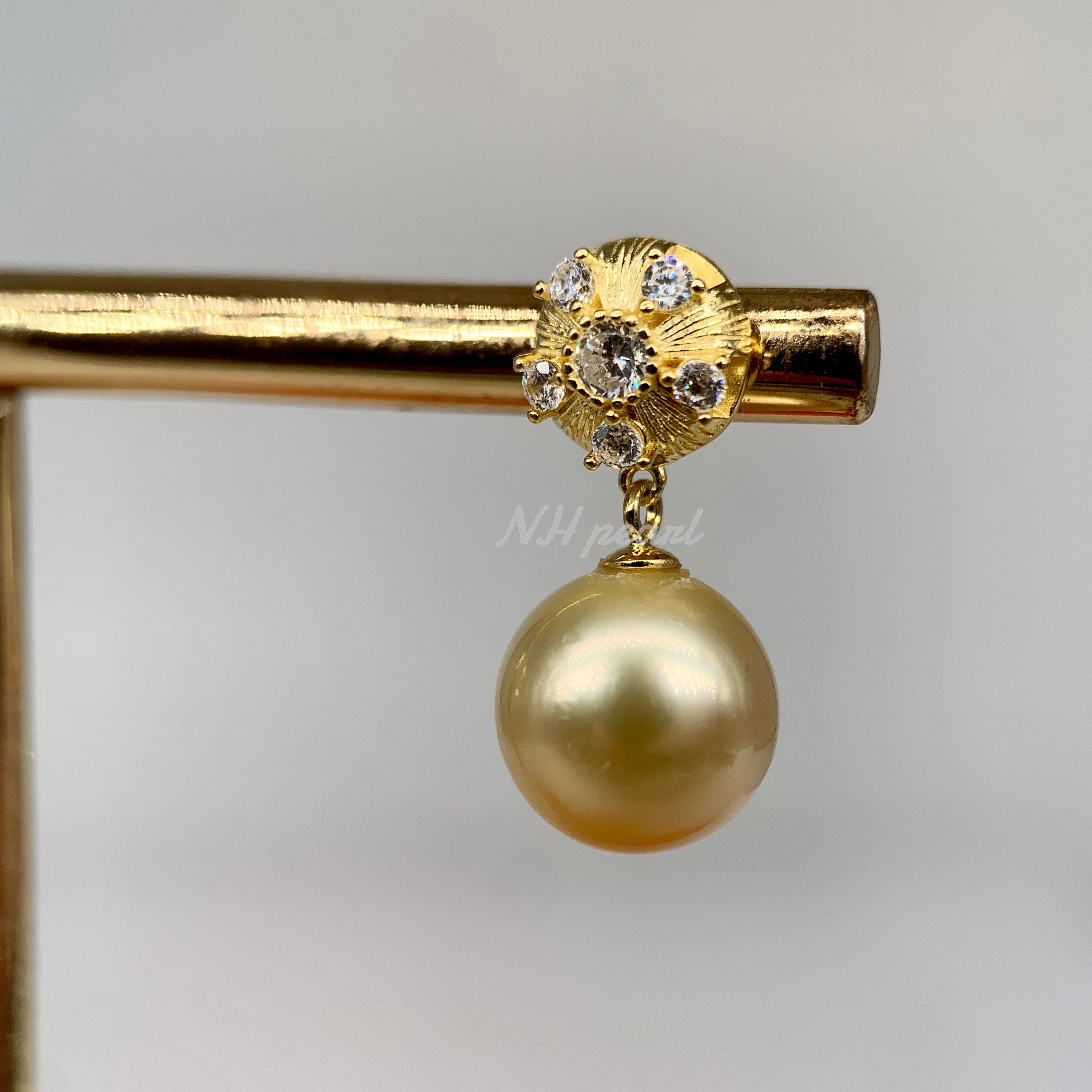 Gold South Sea Pearl Earring picture pic picture