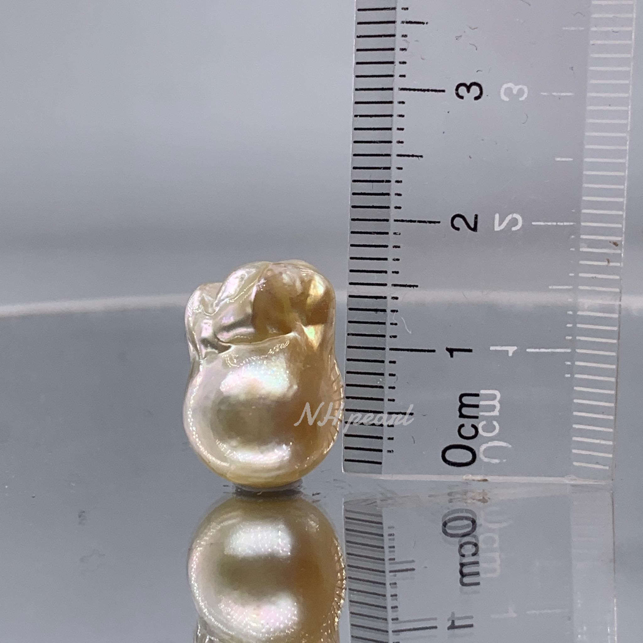 バロック南洋真珠 天然ゴールデンルースパール (12.4 mm -13.5 mm