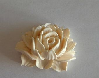 Fleur crème en résine