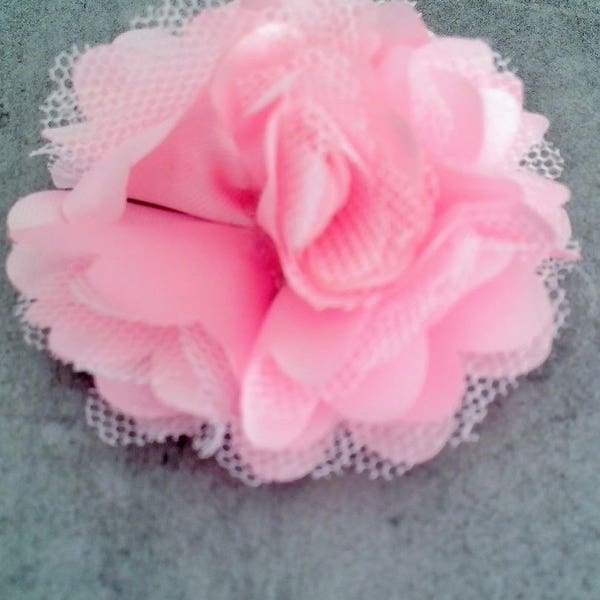 Jolie fleur rose 5cm en tissu organza et tulle